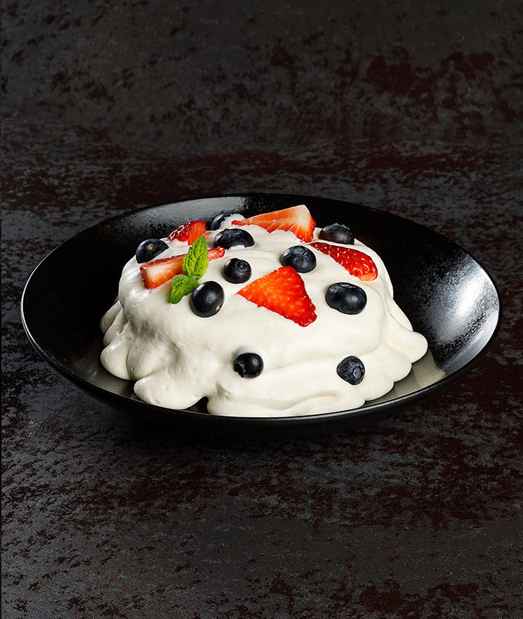 Meringue dessert with berries